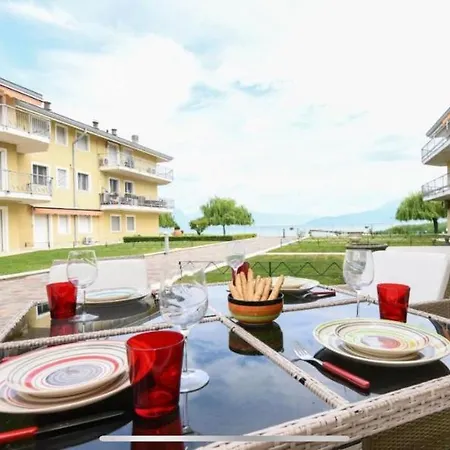 Incantevole Con Vista E Servizi Апартаменты Сирмионе